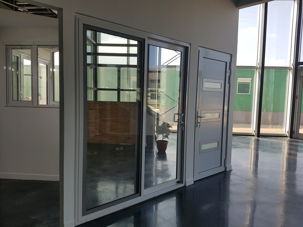 Sliding Door: Width 1800 x Height 2130 mm
